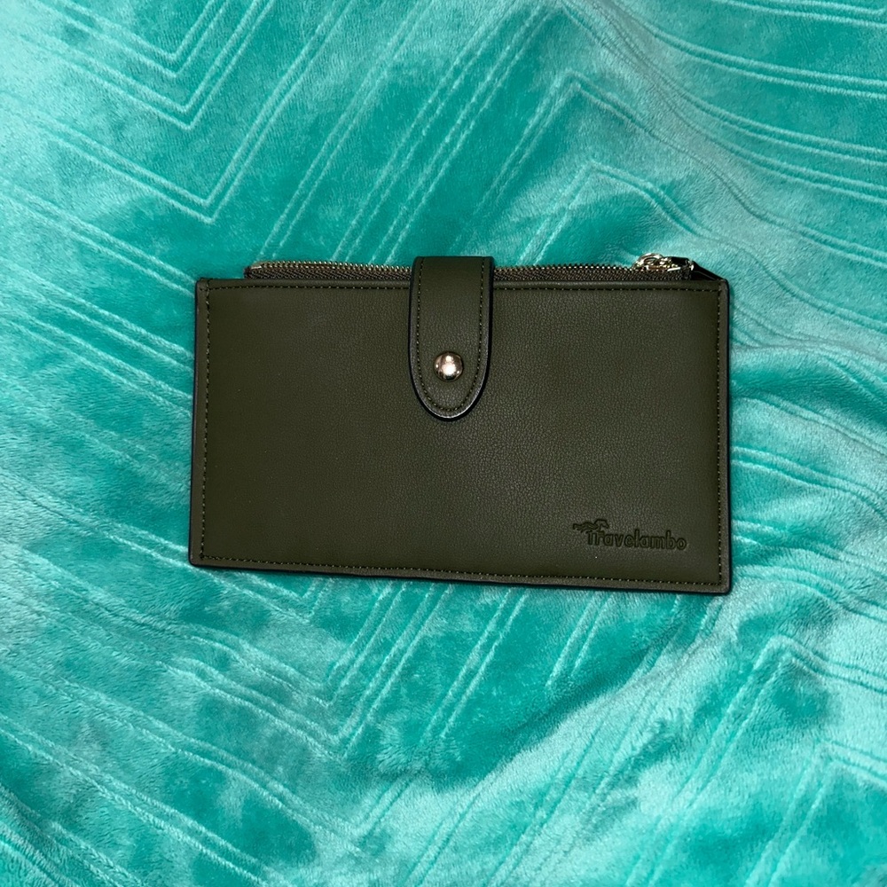 Green wallet. Several card slots.
